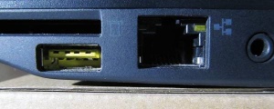 »Rumena« vtičnica USB s stalnim močnostnim napajanjem za polnjenje akumulatorjev