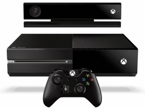 Letos je na vrsti menjava sobnih konzol. Pošastno velika Microsoftova škatla Xbox One bo zasedla kar precej prostora, zato bo gnečo okoli televizorja treba zredčiti.