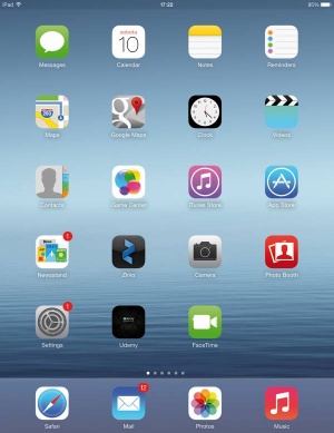 Sedmo izdajo mobilnega operacijskega sistema iOS zaznamujejo preproste linije, sploščene ikone, drugačna tipografija, manj posnemanja naravnih materialov in več živahnosti. 