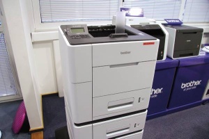 Tiskalnik ni videti nič posebnega, spominja na pisarniške laserske naprave.