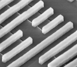 Mikroskopska slika klasičnega tranzistorja.