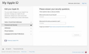 Dvostopenjsko preverjanje pristnosti omogočimo na spletni strani appleid.apple.com. Poleg prijavnih podatkov bomo potrebovali odgovore na varnostna vprašanja, ki smo jih podali ob ustvarjanju računa Apple ID.