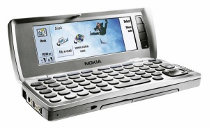 Z mobilnikom 9210 Communicator je Nokia defacto postavila na trg pametnih telefonov.