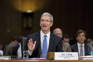 Tim Cook je 21. maja pričal pred ameriškim senatom o domnevnih davčnih goljufijah, izmikanju in višini plačanih davkov podjetja Apple.