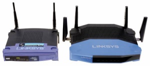 Stari Linksys WRT54G in novi WRT1900AC.