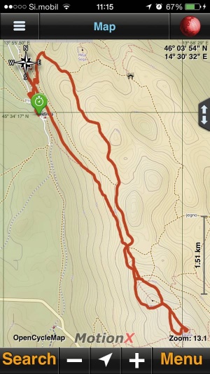 Programov za navigacijo in spremljanje poti je v iTunes veliko, sami smo se najbolj navadili na MotionX GPS, pri katerem je najkoristnejša možnost krajevna shramba zemljevidov.