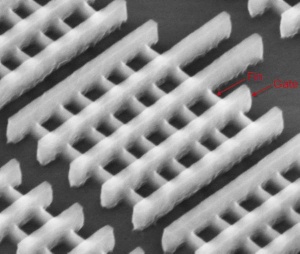 Mikroskopska slika Intelovega 3D tranzistorja.