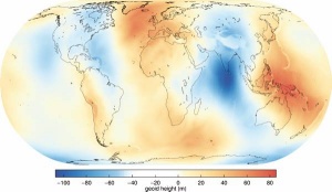 Odstopanje idealiziranega elipsoida (WGS84) od geoida, ki je definiran kot ekvipotencialna ploskev v gravitacijskem polju