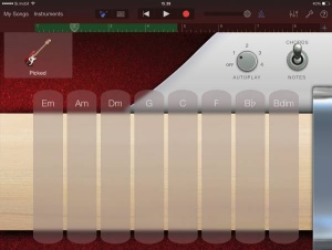 Med pametnimi glasbili v GarageBandu je tudi bas kitara SmartBas, ki začetnikom omogoča samodejno izbiranje akordov.