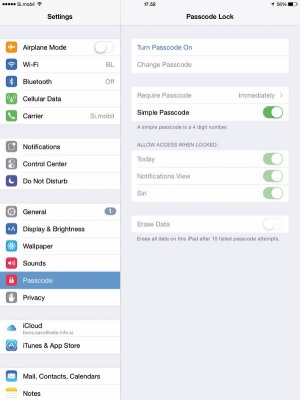 Osnovno štirimestno geslo za odklepanje telefona ali tablice po želji zakompliciramo z deaktivacijo možnosti »Simple Passcode«.