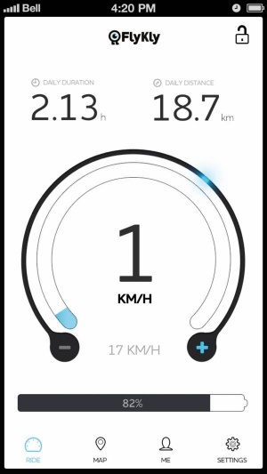 Aplikacija prikazuje hitrost in razdaljo