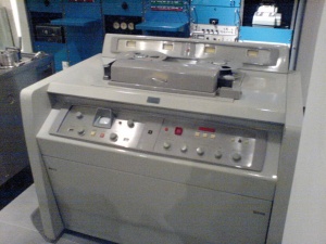 Prvi video snemalnik – Ampex VRX-1000