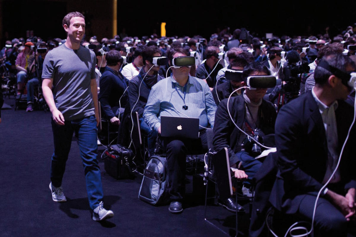 Kako krvavo si celotna industrija želi uspeha rešitev za VR, je korejski izdelovalec dokazal z obiskom Marka Zuckerberga na svoji novinarski predstavitvi in potezo, s katero naročnikom v preprodaji k novima telefonoma brezplačno priloži očala Gear VR.