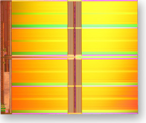 Prvi 128-gigabitni bliskovit pomnilnik v čipu