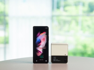 Raziščite povsem novo galaksijo mobilnih telefonov – Galaxy Z Fold3 in Z Flip3!