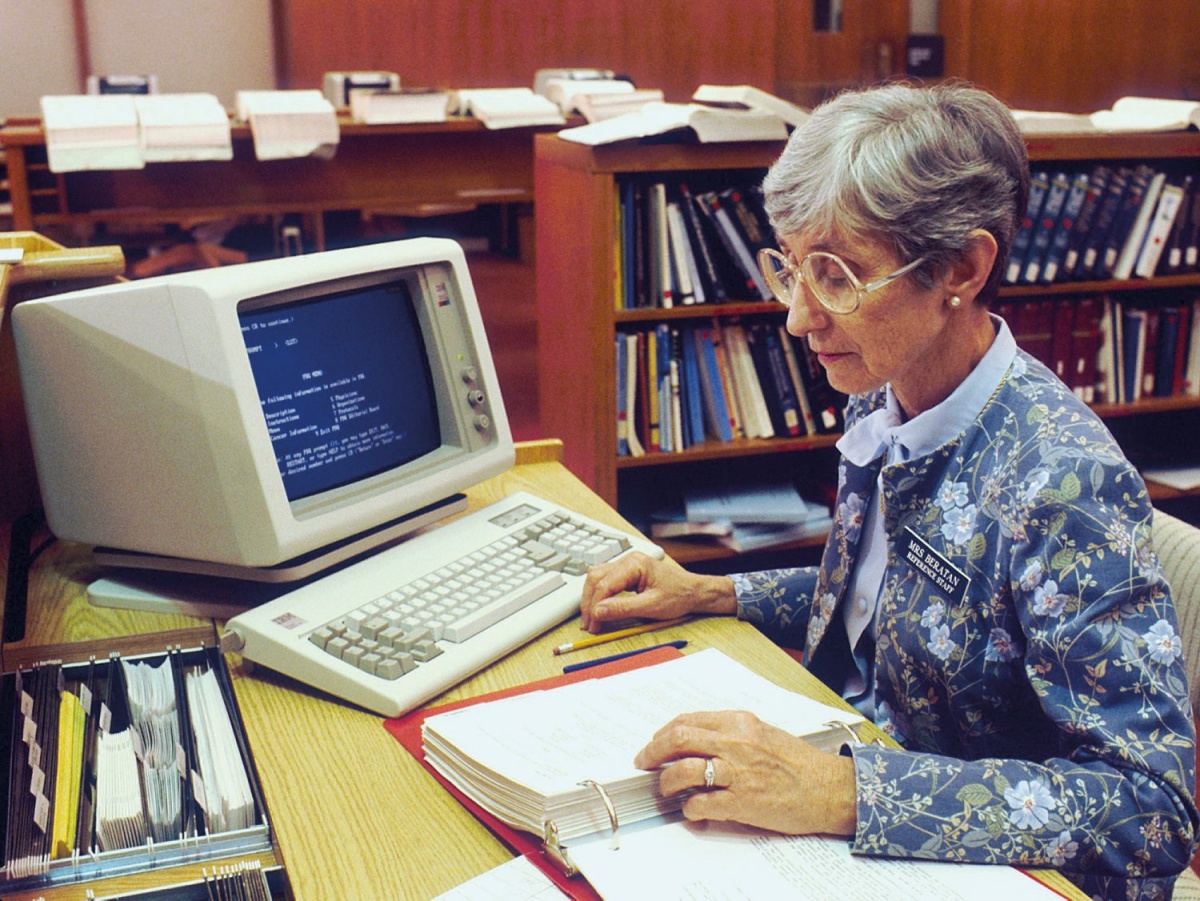 Dostop z osebnim računalnikom IBM PC. Bill Branson na Wikimedia.