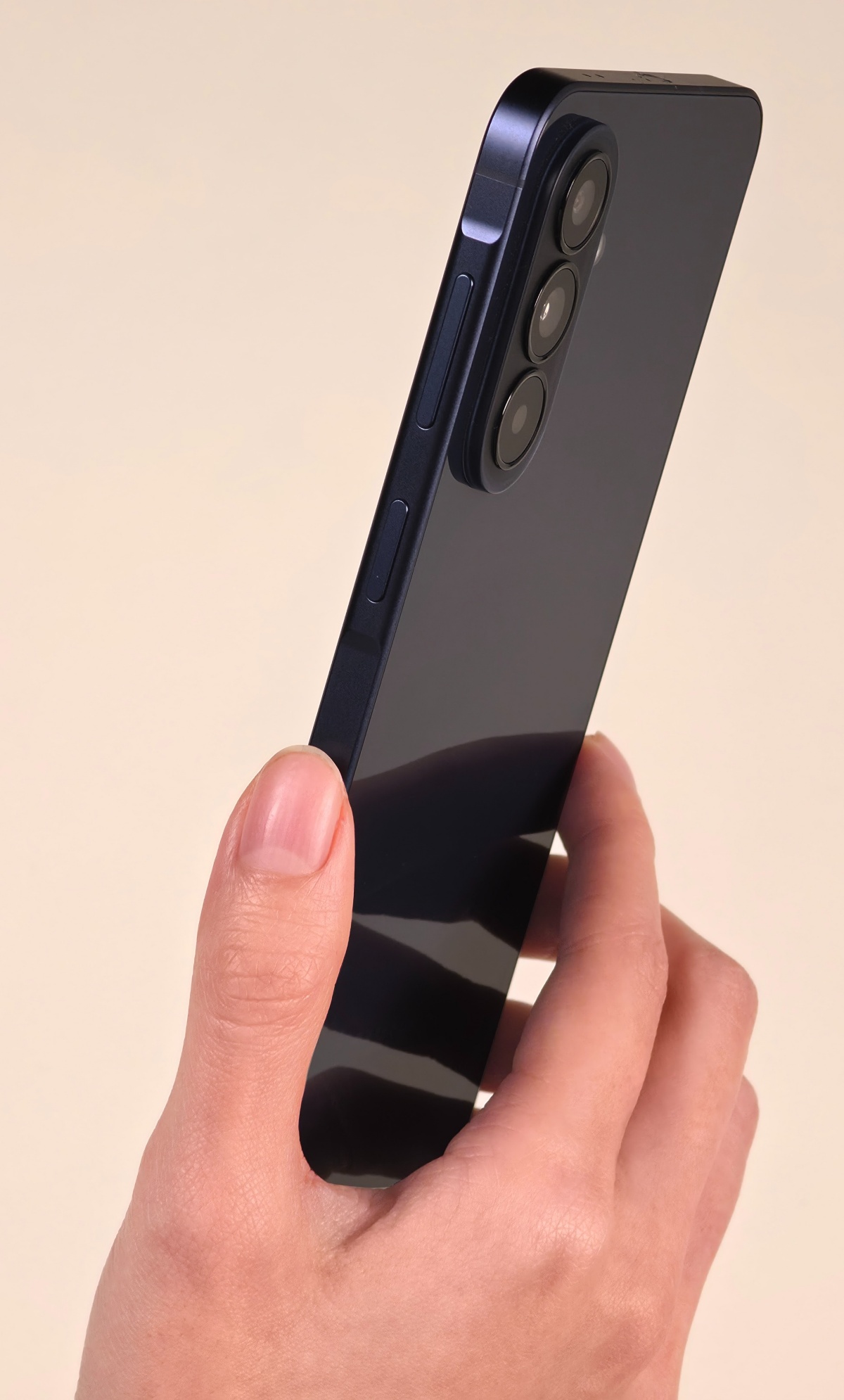 Test Samsung Galaxy A37 - Več telefona ali le višja cena?