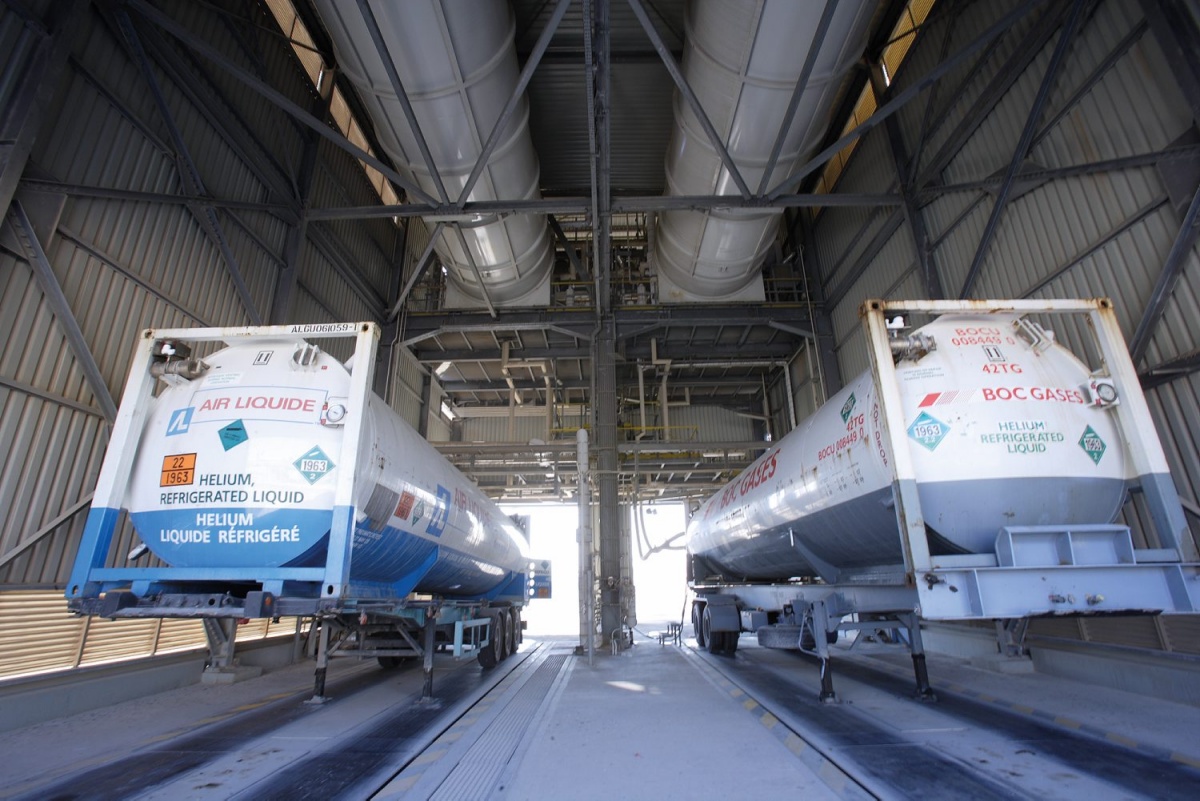 Cisterne za transport utekočinjenega helija. Slika: QatarEnergy
