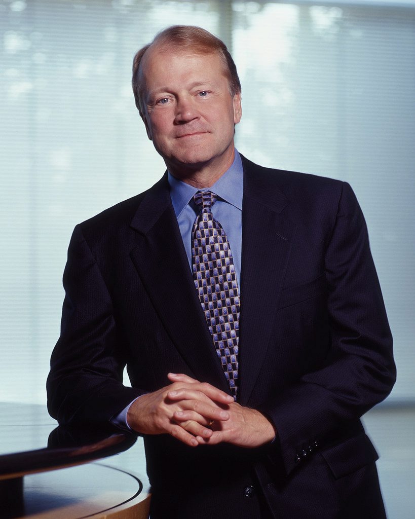 John Chambers, ki je podjetje prevzel leta 1995, je vizionarsko vodil Cisco skozi dve desetletji velikih premikov na trgu.
