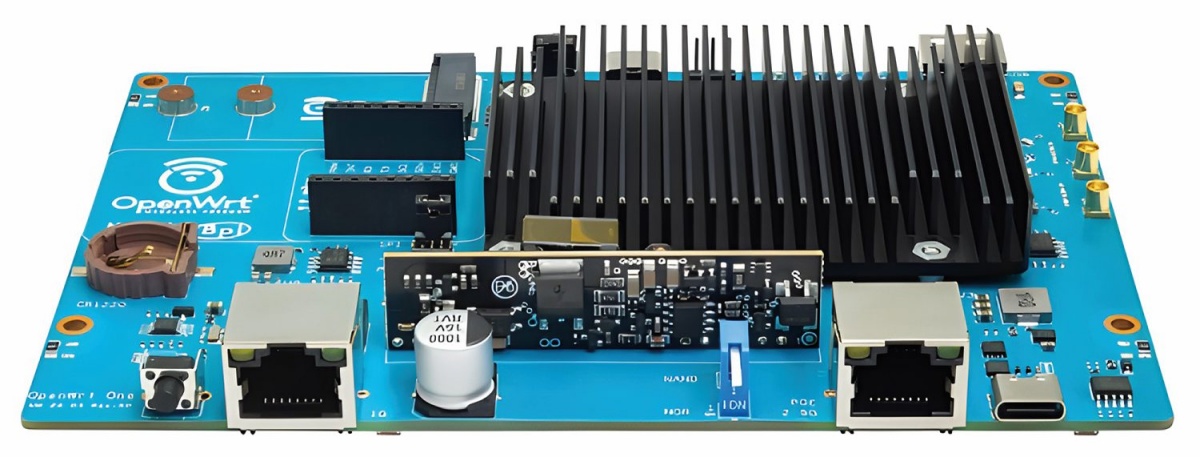 Notranjost Banana Pi OpenWRT One