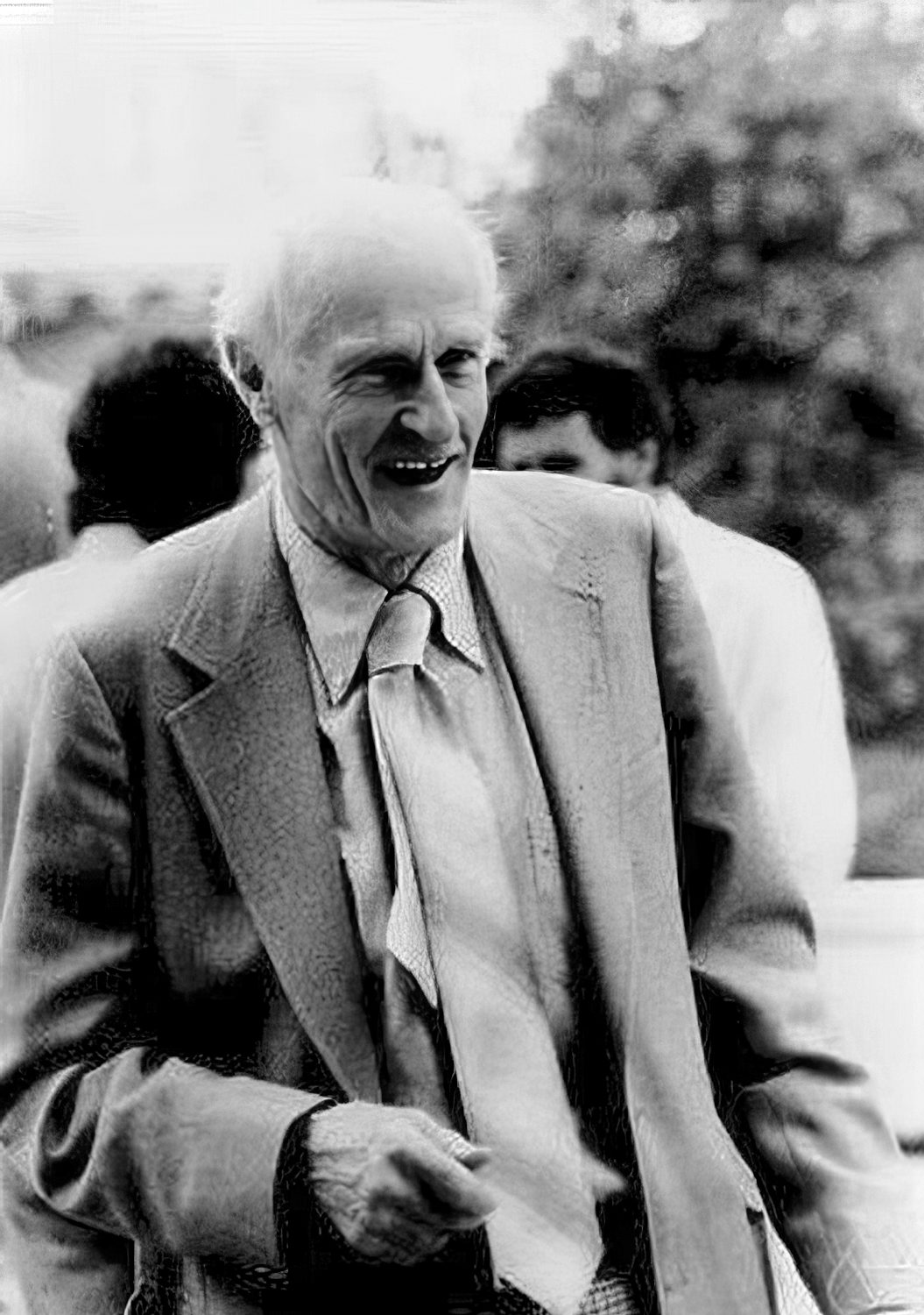 Regularne izraze je v 50. letih izumil Stephen Kleene.