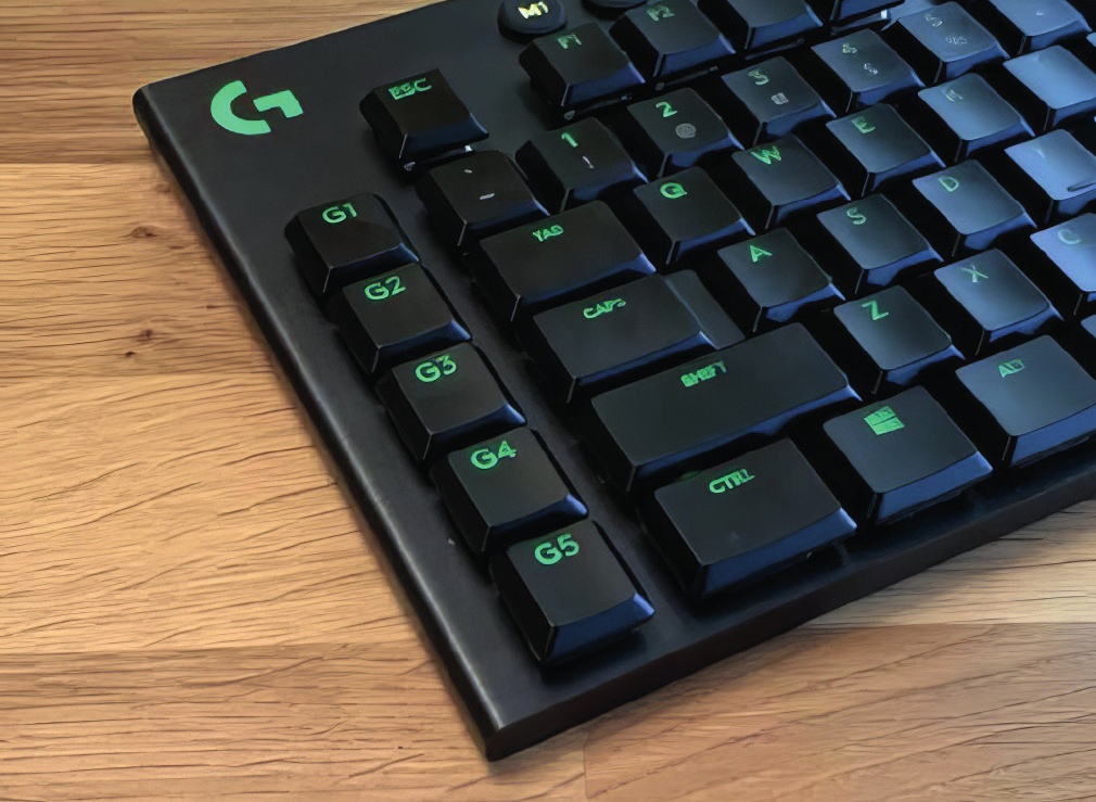Moderne tipkovnice imajo nestandardne tipke, ki jih lahko mapiramo, denimo v tipke nad F12.
