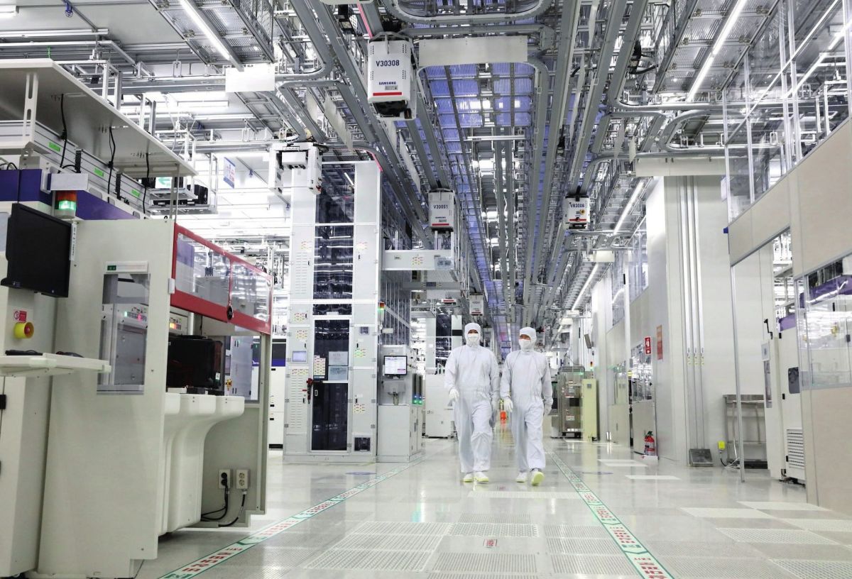 Količine pomnilnika VRAM na grafičnih karticah v sodobnih generacijah segajo od 8 GB do 32 GB in predstavljajo nesorazmerno velik delež stroškov proizvodnje na skrajnih spodnjem in zgornjem koncu, zato so tam tudi podražitve največje.