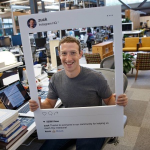 Mark Zuckerberg je tretji zemljan z več kot 100 milijardami dolarjev