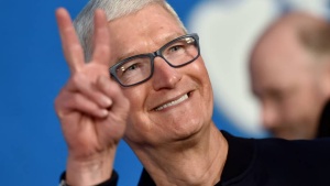 Applov šef Tim Cook ob obletnici dobil 750 milijonov dolarjev nagrade