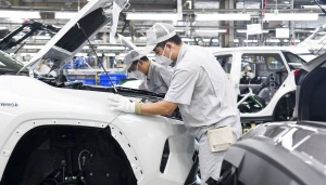 Toyota zaradi pomanjkanja procesorjev zmanjšala proizvodnjo za 40%