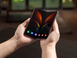Tudi Apple naj bi pripravljal preklopni telefon