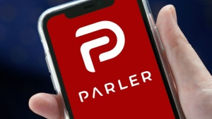 Aplikacijo Parler, ki se je vzpostavila kot »alternativni Twitter« je ukinil – Amazon