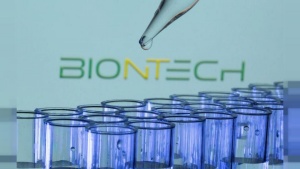 Foxconn in TSMC bosta Tajvanu kupila 10 milijonov doz cepiva Biontech