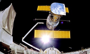 Računalnik na vesoljskem teleskopu Hubble že teden dni v težavah