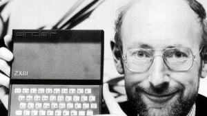 Umrl je Sir Clive Sinclair