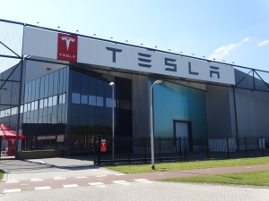 Musk bo odpustil desetino zaposlenih v Tesli