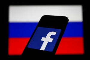 Rusija blokirala delovanje Facebooka, omejila dostop do Twitterja