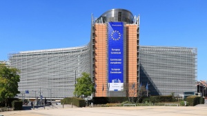 Evropska komisija predlaga nova pravila, ko bodo olajšala tožbe zoper proizvajalce umetne inteligence
