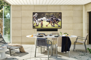 Samsungov nov zunanji televizor večji, svetlejši in seveda dražji