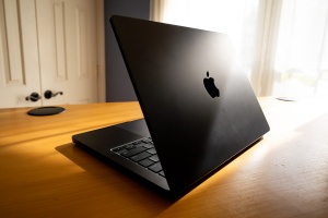 Apple: Računalniki Mac so tako učinkoviti, da potrebujejo pol manj pomnilnika kot PC-ji