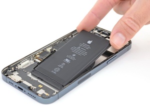 Apple v novejših telefonih uporabil baterije, ki se hitreje starajo