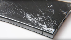 Telefoni Samsung Galaxy S24 slabše odporni na padce