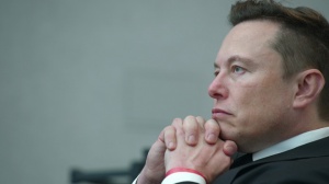 Elon Musk čez noč ob 56 milijard ameriških dolarjev