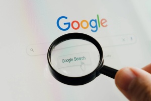 Google Evropi vrača stare modre povezave
