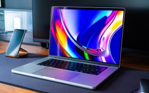 Apple pripravlja prenosnike z zasloni OLED