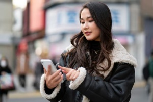 <span><span>Japonsko mesto želi prebivalcem omejiti uporabo telefonov na dve uri dnevno</span></span>