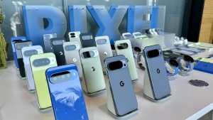 Google predstavil telefone Pixel 10