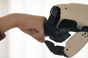 <span><span>LG z zmogljivejšim robotom za hišna opravila</span></span>