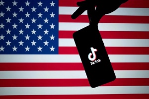 <span><span>TikTok delno v ameriških rokah</span></span>