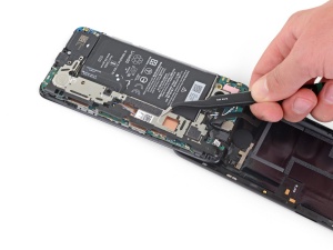 Google Pixel 4a ima nenadoma pol krajšo avtonomijo